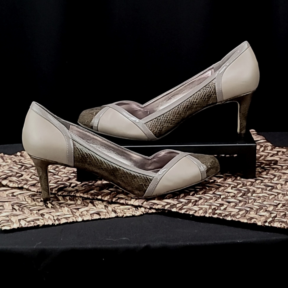Ann Taylor - Size 9.5 - Taupe Pumps